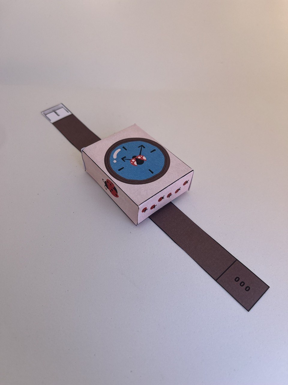 Rozijnen horloge traktatie template - Lieveheersbeestjes