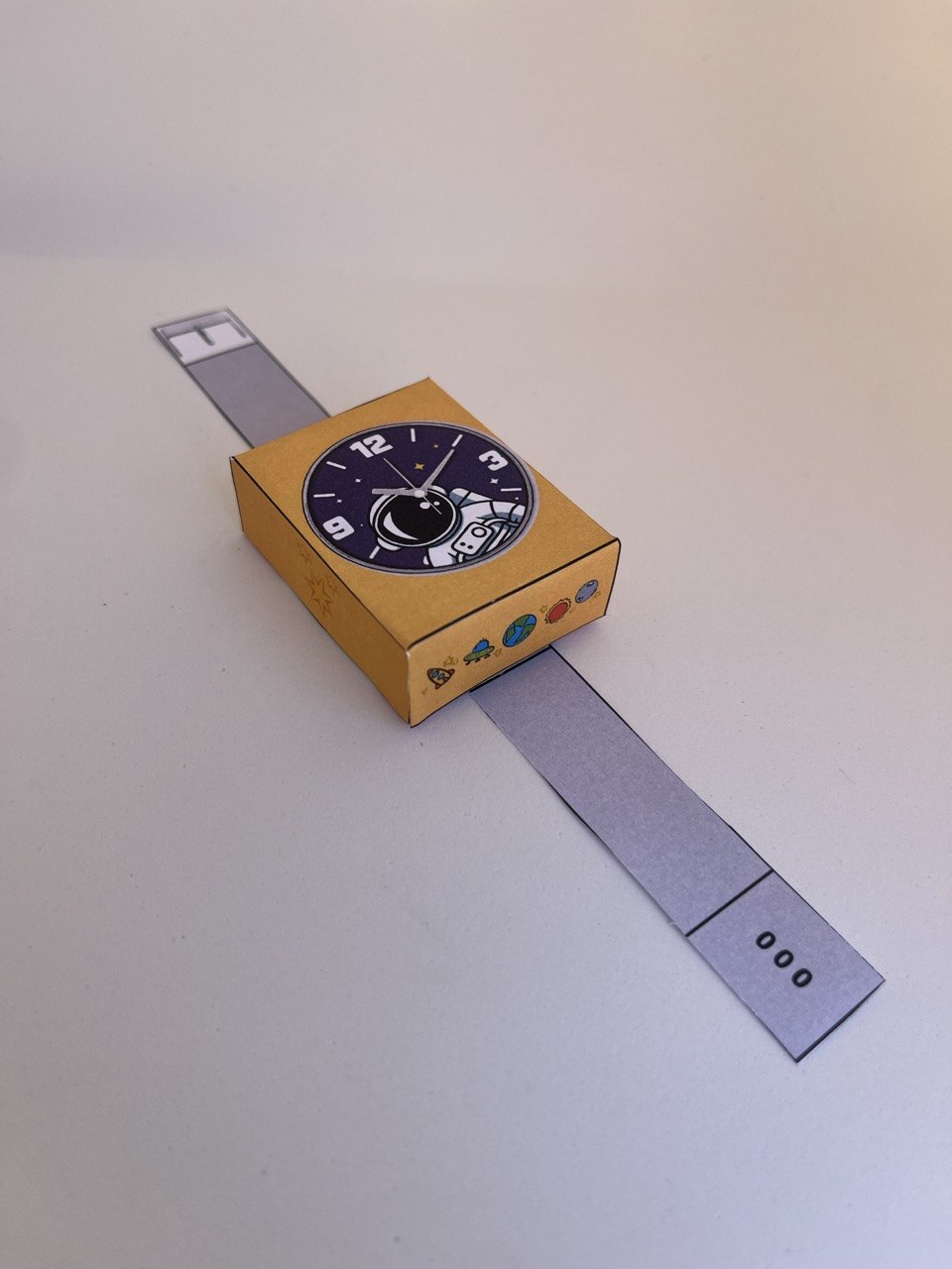 Rozijnen horloge traktatie template - Astronaut